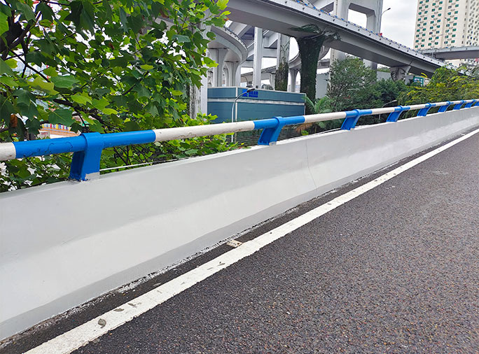 重庆市牛角沱立交内二桥和外二桥、中兴路立交桥及菜园坝立交桥J线桥钢筋砼护栏品质提升涂刷