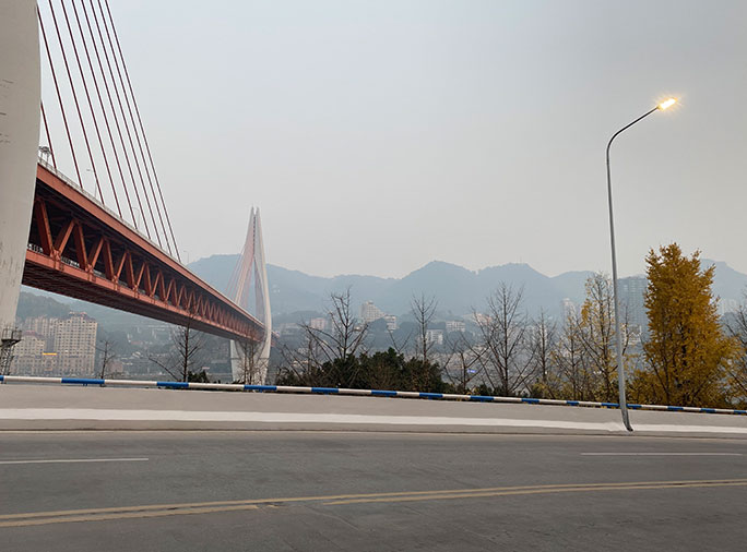 重庆市千厮门立交桥防撞墙施工