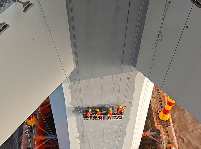 浙江嘉绍大桥主塔外表面缺陷修复及整体涂装